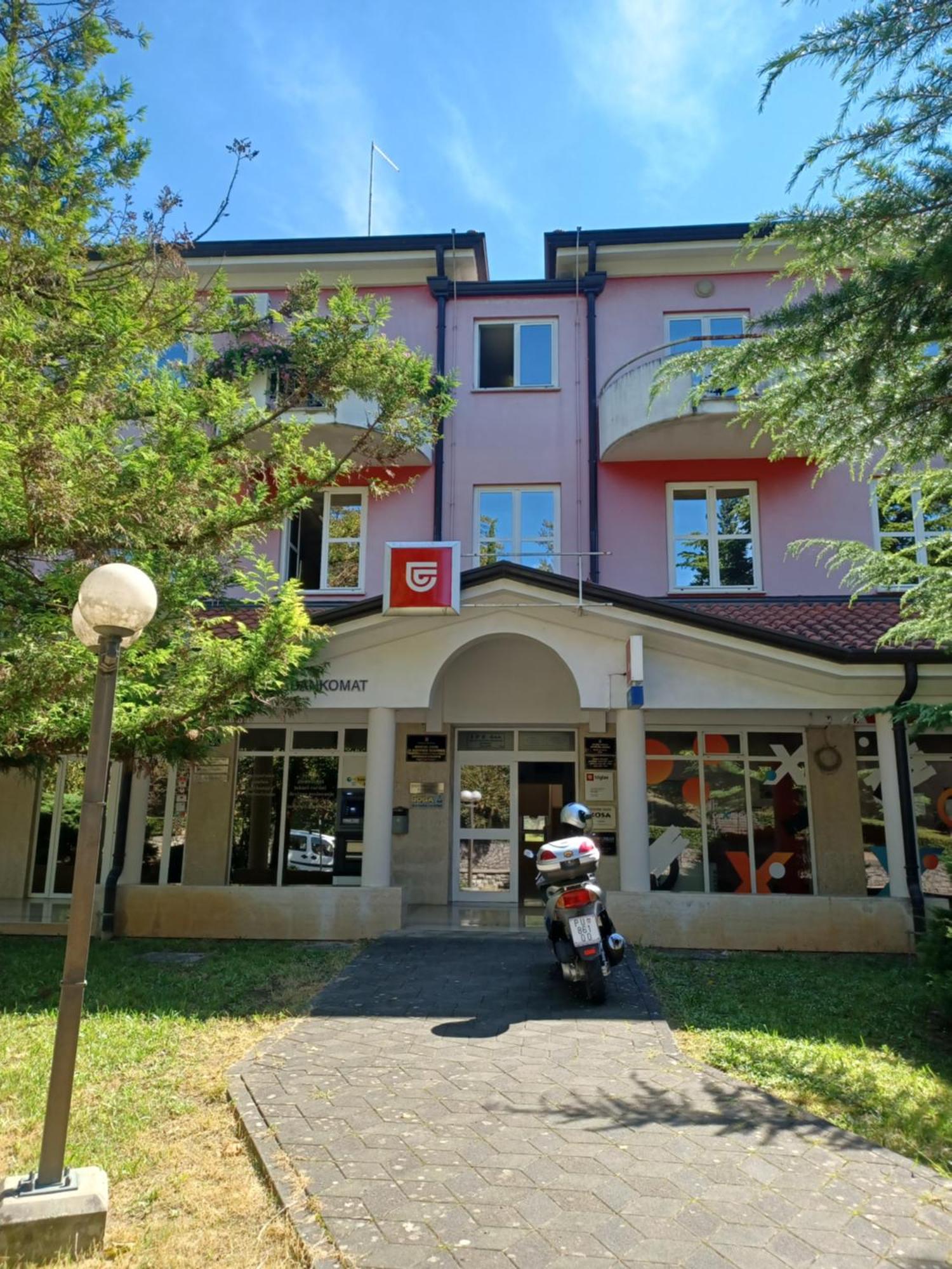 Stunning New Apartment In Centre Of บูเซต ภายนอก รูปภาพ